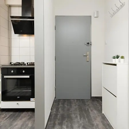 Comfort & Style Center By Renters *