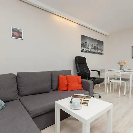 Comfort & Style Center By Renters Apartment *