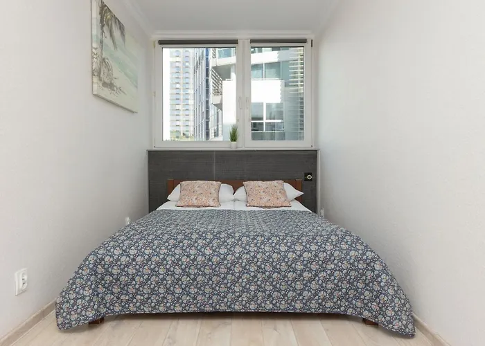 Comfort & Style Center By Renters