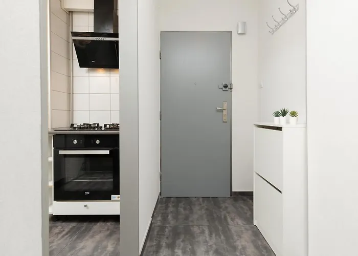 Comfort & Style Center By Renters *